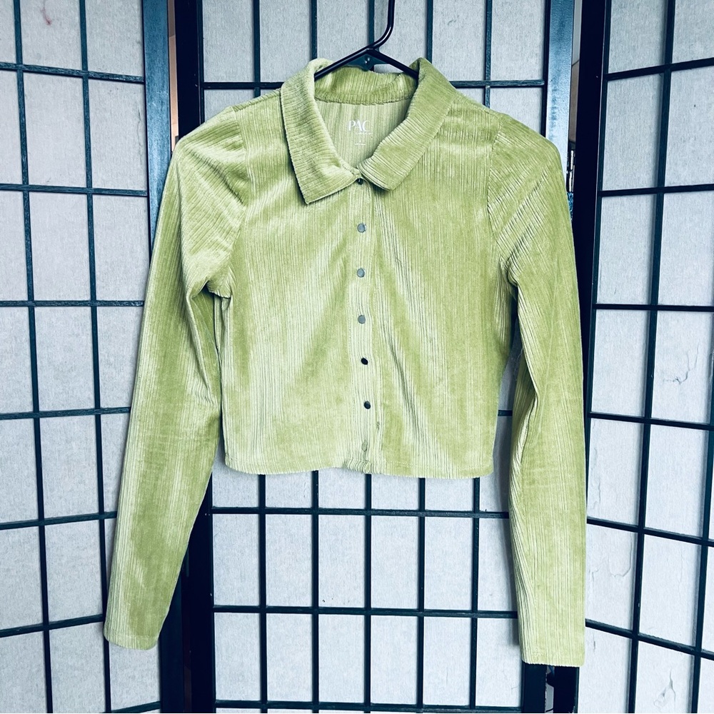 PAC cares green ribbed crop button down sz S